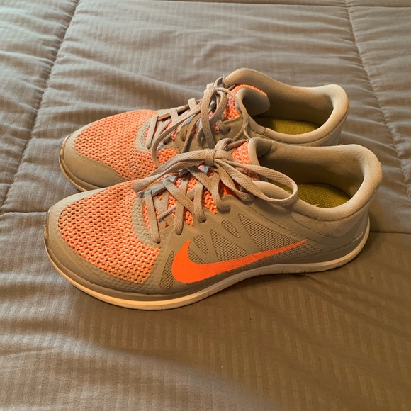 Nike Women’s Sneakers - Picture 1 of 4